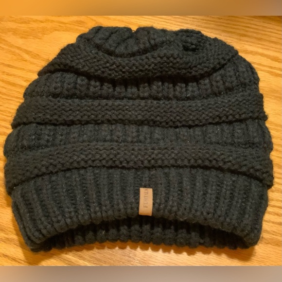 EUC FurTalk Women’s Black Knit Winter Beanie Hat, 100% Acrylic w/Satin Lining - Picture 2 of 5